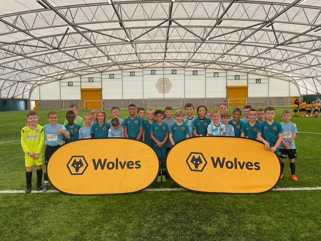 DundeeFCAcademy's tweet photo. Brilliant weekend trip to @AVFCOfficial and @WolvesAcademy for our U10 squad, coaches and parents. Massive thanks to both clubs for hosting and looking after us. Everyone loved the experience 🙌🏻⚽️ #weedees #greatmemories https://t.co/CI8eLrSjT4