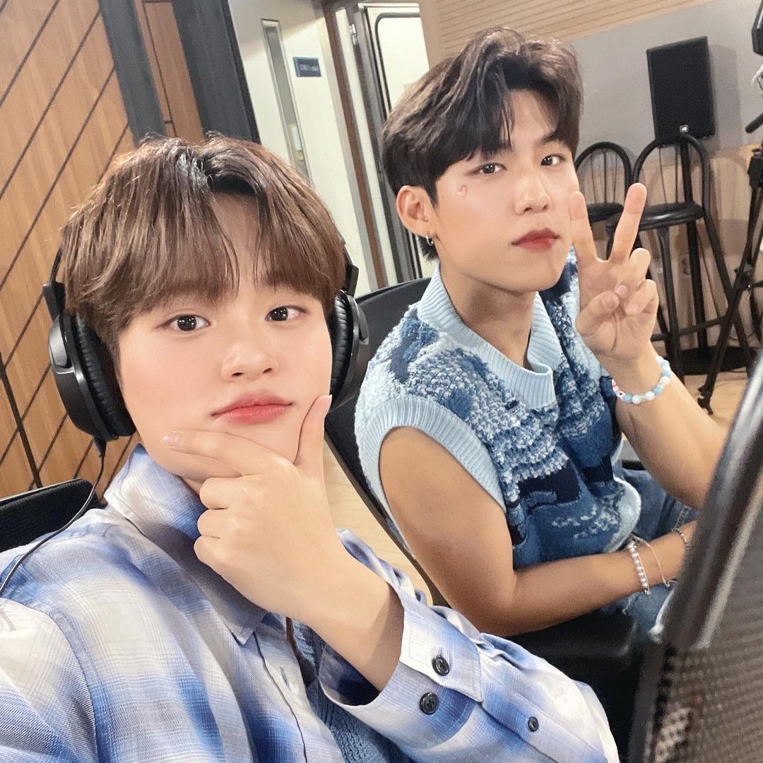 candllesx's tweet photo. 셀카 #참휘 💙 https://t.co/taDljUFrcD