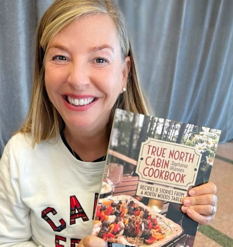 StephaniesDish's tweet photo. 📸@ralph_mathews visited me yesterday @bloodymaryfestival - today its @kowalskis_markets #shoreview 10-12 and @whatnotboutique 1-3
Come by- grab a book- get it signed and tell me your favorite garnish for a bloody mary!
.
.
.
#truenorthcabincookbook … https://t.co/vahlkfqBA3 https://t.co/0t3BkP0ii3