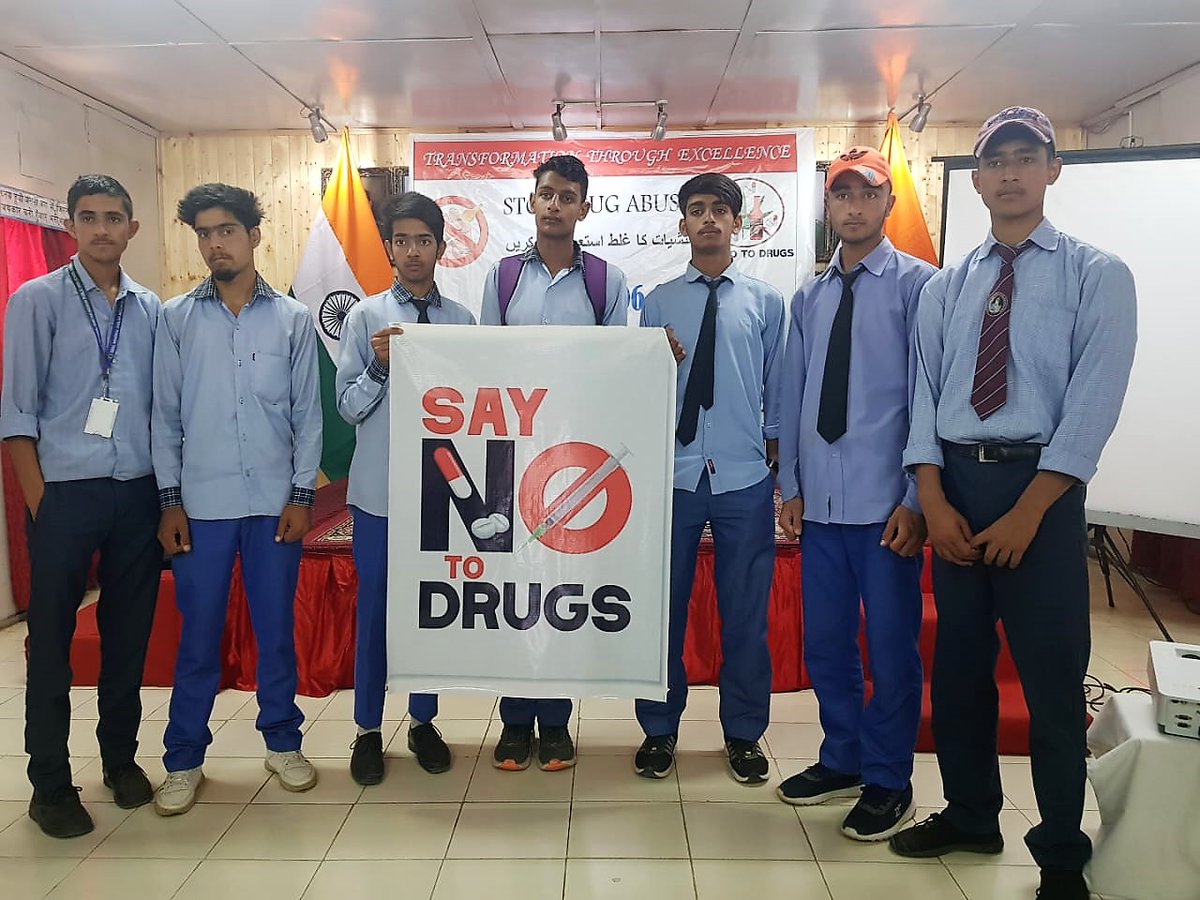 ChinarcorpsIA's tweet photo. #AwamArmyConnect. A 14-day drug awareness program, Transformation Through Excellence was conducted at Langate, Charkut, Manasbal & Haiderbeg #NorthKashmir. The program helped in raising awareness about #SubstanceAbuse & eradicate its usage from society.
#Kashmir
@adgpi https://t.co/t6cI6Y5vT3