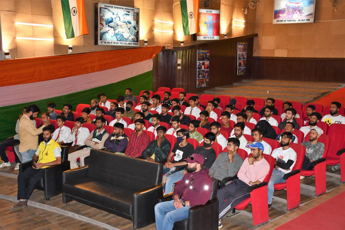 ChinarcorpsIA's tweet photo. #AwamArmyConnect. A 14-day drug awareness program, Transformation Through Excellence was conducted at Langate, Charkut, Manasbal & Haiderbeg #NorthKashmir. The program helped in raising awareness about #SubstanceAbuse & eradicate its usage from society.
#Kashmir
@adgpi https://t.co/t6cI6Y5vT3