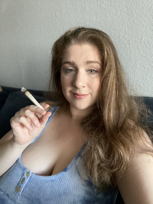 Smoking a McFatty this am https://t.co/xkDluSZKVY