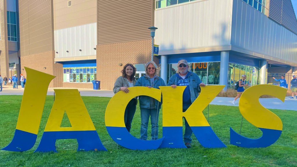 mgnfhy's tweet photo. The Froseth crew. All denim, always. #GoJacks https://t.co/XCFamVdt13