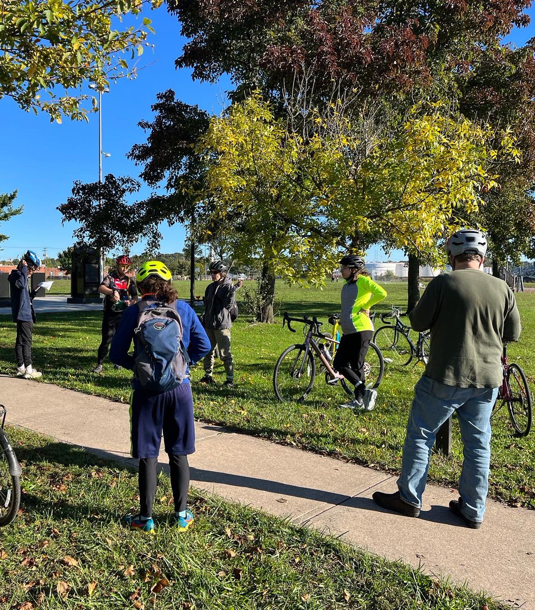 SCSURTSM's tweet photo. On Saturday, Dr. Milone along with @elmcitycycling, led a 12-mile bike tour for students and faculty that explored some well known and hidden gems of the New Haven Parks system. #nhv 

Edgewood Park
Trowbridge Square
Bay View Park
Long Wharf Pier
Criscuolo Park
Scantlebury Park https://t.co/1NspLyqqzW