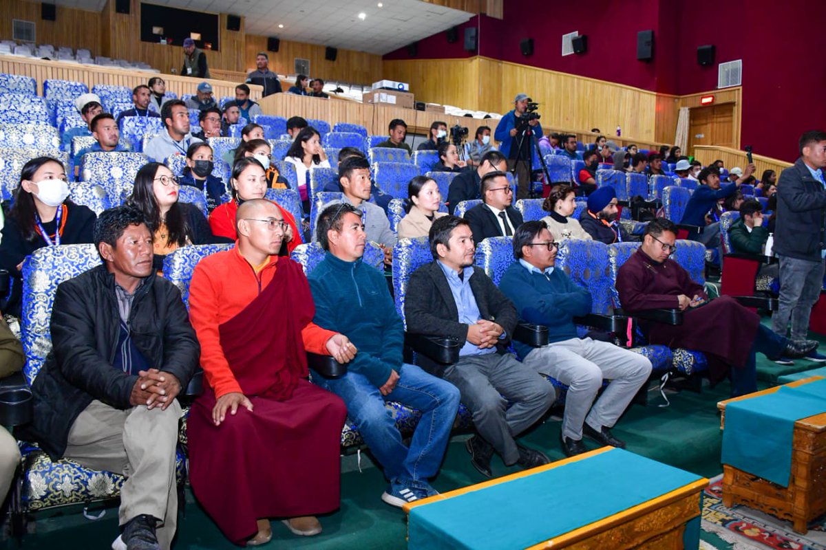 LAHDC_LEH's tweet photo. 5th Indian Himalayan Youth Summit commences in #Leh.

Ladakh Admin launches #ElectricVehicles, a step towards promoting #CarbonNeutrality in the region. 

#SMDSXI 

@lg_ladakh @tashi_gyalson @jtnladakh @Angchuk5 @DvCom_Secretary @DC_Leh_Official @IMI_Info @SdfLadakh @DIPR_Leh https://t.co/zJ5cAhxJZc
