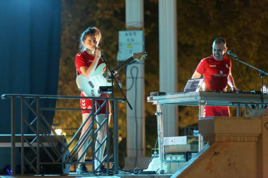 👉Aina Palmer i Jordi Palau protagonitzen les activitats de la jornada de vesprada del 14 d'octubre de l'AVAN'02. Serà a <a href="/vilanovaalcolea/">Vilanova d'Alcolea</a>. 
🎟️Primer amb la exposició 'Transversalitat front a normativització'. Després, amb el concert titulat 'solatge-collage'. 
<a href="/UJIuniversitat/">Universitat Jaume I</a>