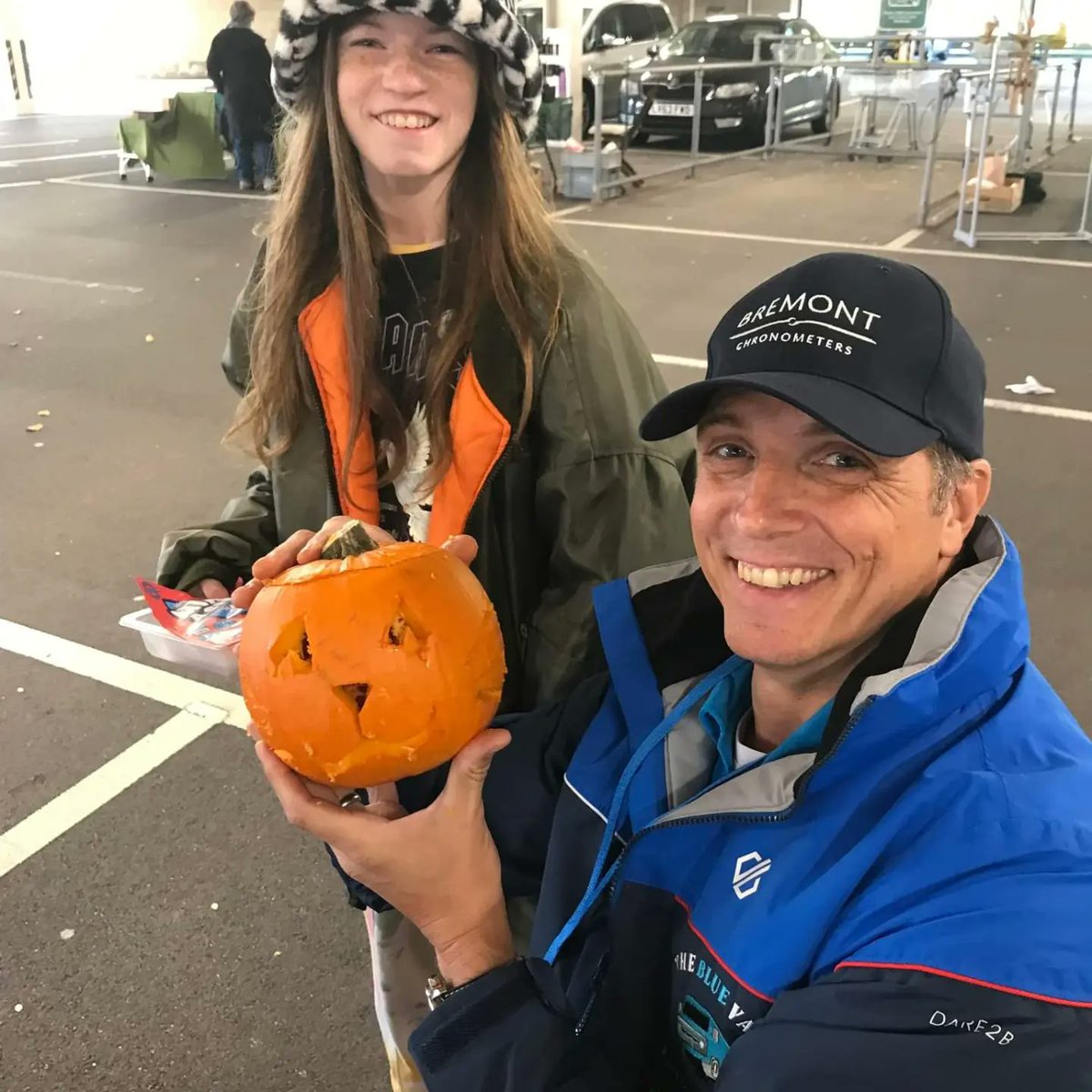 Wyntercon's tweet image. We had a great time today at Morrisons craving pumpkins in aid @DemelzaHospice 🎃

A massive shout out and thank you to Kim from Morrisons for donating the pumpkins, tools &amp;amp; choccies &amp;amp; to Karen @seahavenfm for promoting the event.

#eastbourne #sussexevents #sussex #ukcharity
