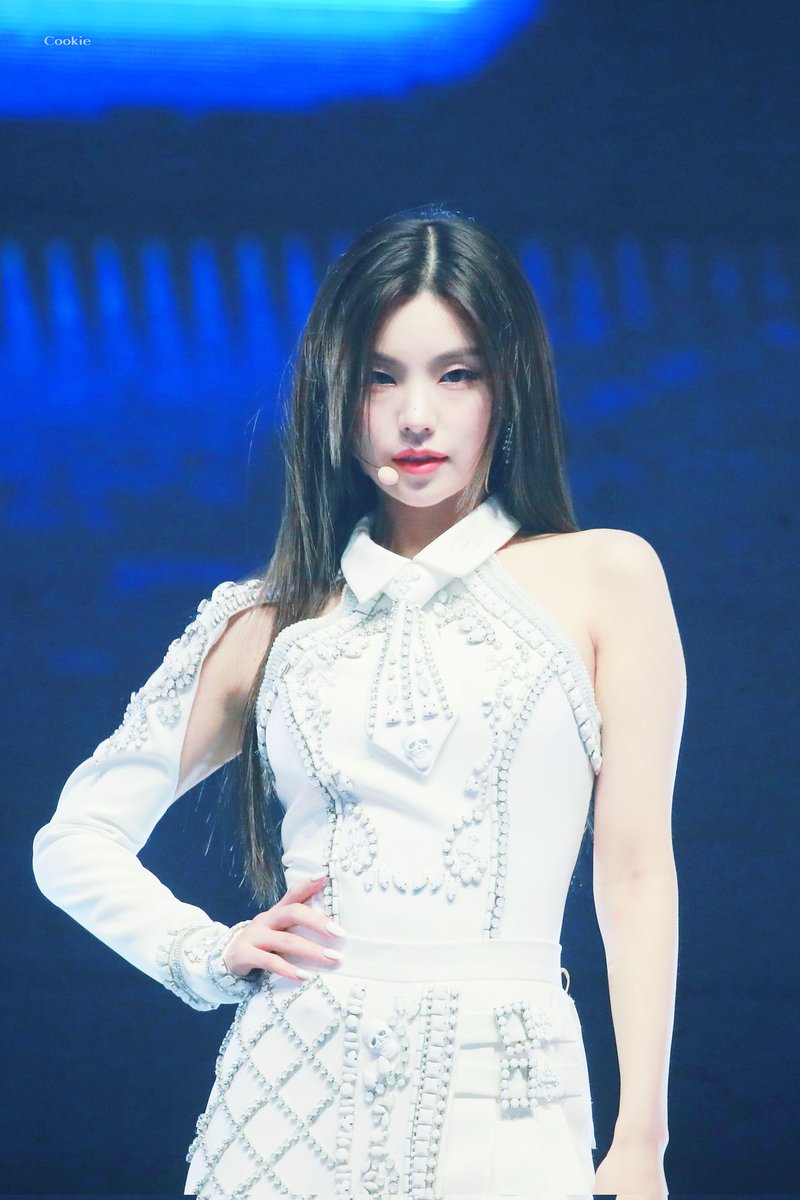 cookie_YEJI's tweet photo. 221008 🖤
#예지 #YEJI #있지 #ITZY
@ITZYofficial https://t.co/cki9BVEn18