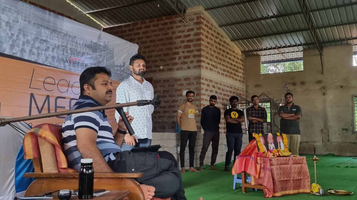 astitvam's tweet photo. A two-day @yuva_brigade Leaders' Meet concluded today. Volunteers with responsibilities from the districts participated in the this brainstorming. Calendar of d next year was discussed n infused energies required to implement it. The Leaders Meet gives us new energy every time. https://t.co/T0jxRnOnbd