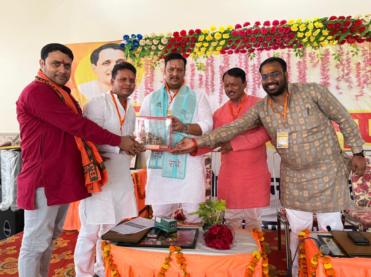 BJYM4UP's tweet photo. जनपद गोण्डा में मा. अध्यक्ष भाजयुमों श्री @PranshuDutt  जी ने #जिला_प्रशिक्षण_वर्ग में सहभागिता कर प्रशिक्षण वर्ग में युवाओं को मार्गदर्शित किया। https://t.co/wIDzThq6LC