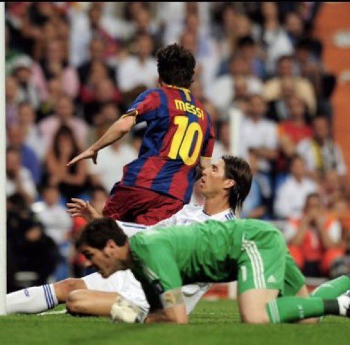 iiBuga's tweet photo. عشان كذا قلت انو ميسي ورونالدو افضل اثنين في العالم 🐐🐐 https://t.co/8m6fi7uVna