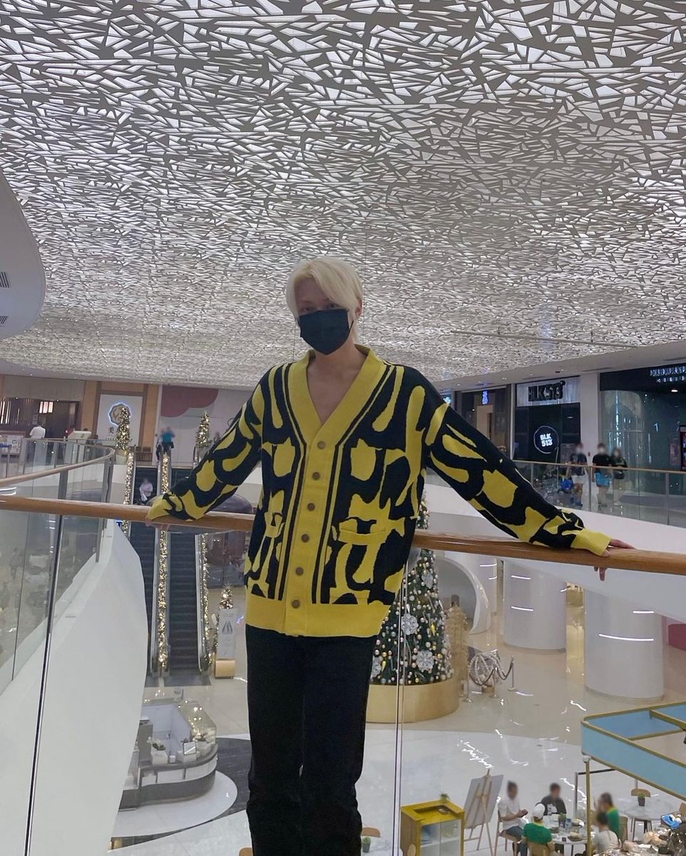 PROWDINO's tweet photo. went to where junhui went, merry christmas ! https://t.co/bTat6X2ymm