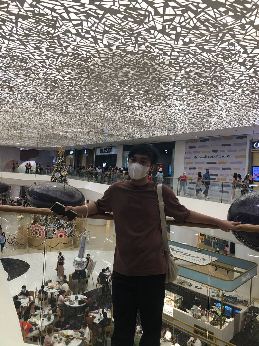 PROWDINO's tweet photo. went to where junhui went, merry christmas ! https://t.co/bTat6X2ymm
