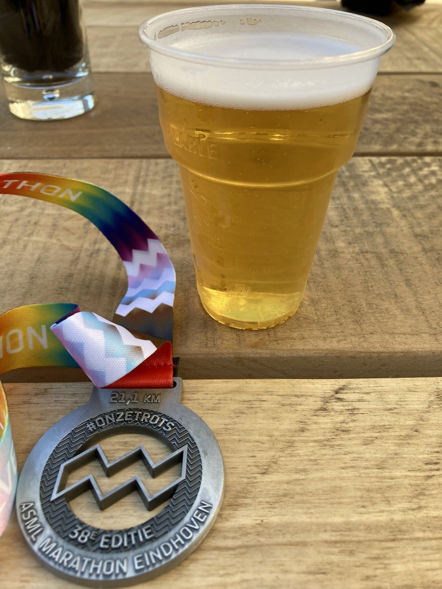 Halve Marathon van Eindhoven volbracht samen met Robert en nog vele andere <a href="/Rabobank/">Rabobank</a> collega's. Lekker gelopen, mooi weer en goede sfeer, wat wil je nog meer? #marathoneindhoven