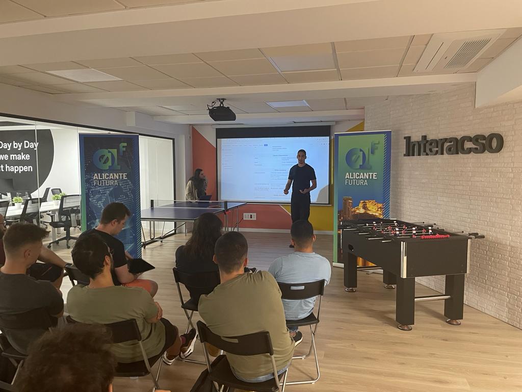 interacso's tweet photo. siguen las contribuciones de Paola y Cris de DMT en la #opensourcejam
con @teralco @AlicanteFutura https://t.co/rv8CLCcLiK