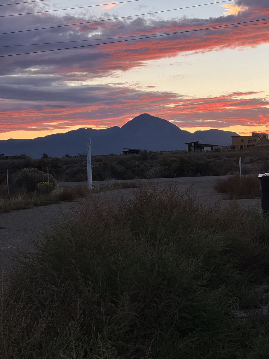 heidimountains's tweet photo. Bare necessities of life - land to which I belong, books, sunset, the perfect vest. @TheHavenCortez #mesasandmountians #lovewhereyoulive #fieldstation #leadershipcenter https://t.co/0uB1neNBp4