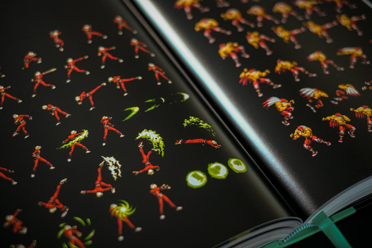 bitmap_books's tweet photo. THE KING OF FIGHTERS: The Ultimate History #snksunday
Presented here in amazing detail: the games, their history, the characters and combat, told exclusively by the people who made them.
Product link: https://t.co/Z5eBTImD8U
#bitmapbooks #book #retrogaming #kof #snk #FYP https://t.co/fOddOKwczB