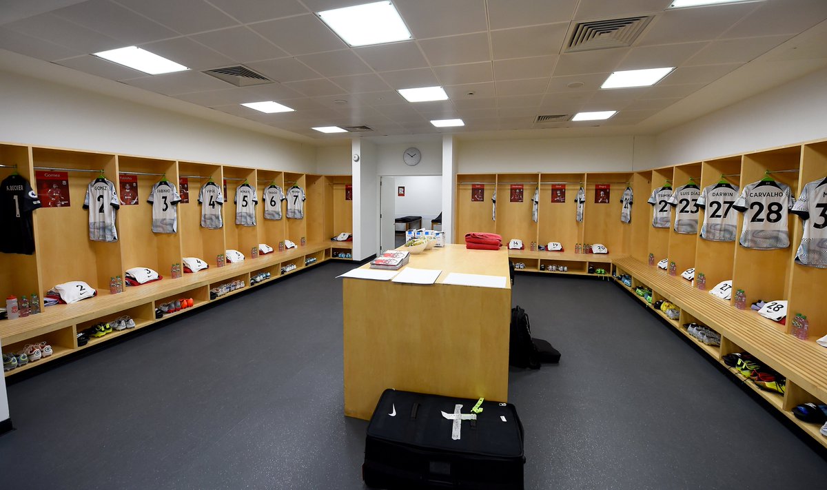A look inside our dressing room 👀 #ARSLIV, image size:1200x711