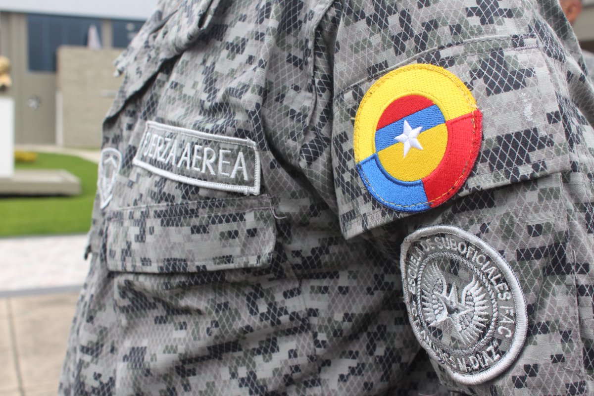 FuerzaAereaCol's tweet photo. Futuros Suboficiales de su @FuerzaAereaCol viajaron a #EEUU para continuar fortaleciendo sus capacidades
y conocimientos en la Academia Interamericana de las Fuerzas Aéreas Americanas #IAAFA.
➡️https://t.co/7XSyhZS9O3
#MiFuerzaAérea🇨🇴
#AdAstra🚀
#ESUFA https://t.co/sGXUDUJBby