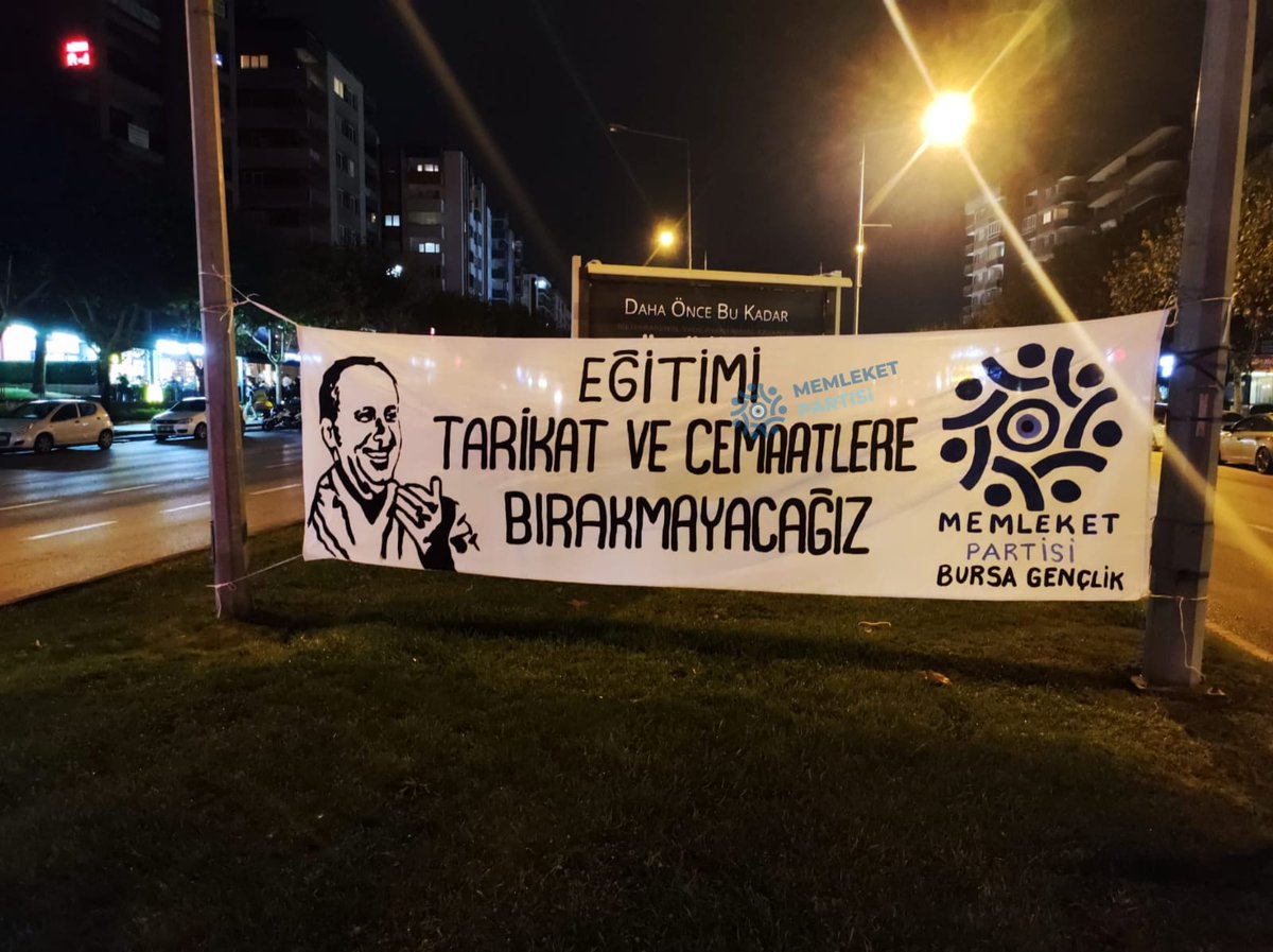 medyablok's tweet photo. Memleket Partisi, Bursa'da tarikatlara ve cemaatlere karşı pankartlar astı.

Havuzu değil, @medyablok'u takip edin. https://t.co/qc1R8VQOLx