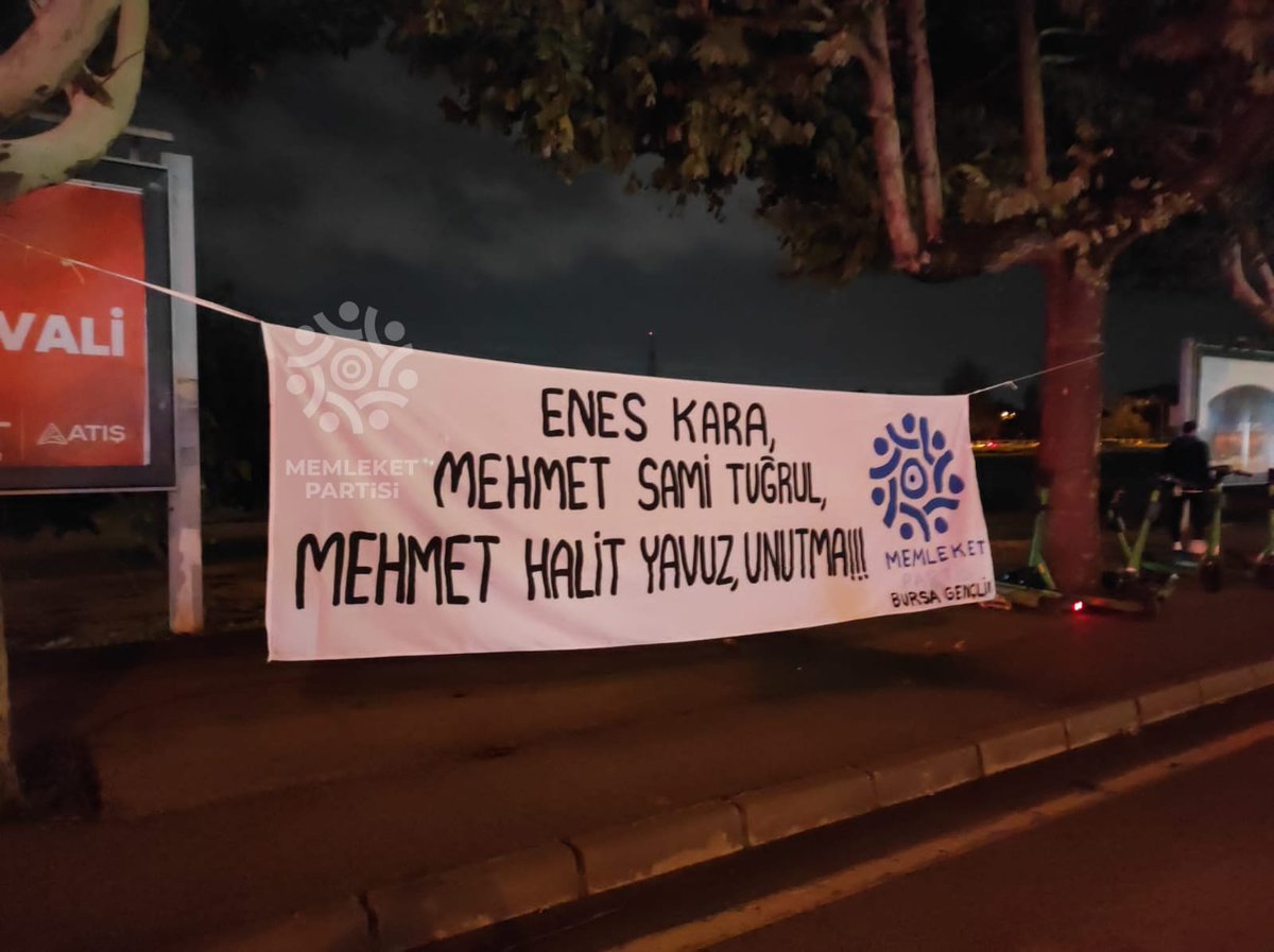 medyablok's tweet photo. Memleket Partisi, Bursa'da tarikatlara ve cemaatlere karşı pankartlar astı.

Havuzu değil, @medyablok'u takip edin. https://t.co/qc1R8VQOLx