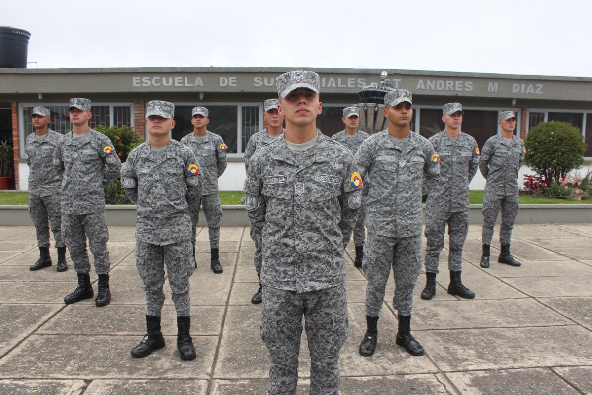 FuerzaAereaCol's tweet photo. Futuros Suboficiales de su @FuerzaAereaCol viajaron a #EEUU para continuar fortaleciendo sus capacidades
y conocimientos en la Academia Interamericana de las Fuerzas Aéreas Americanas #IAAFA.
➡️https://t.co/7XSyhZS9O3
#MiFuerzaAérea🇨🇴
#AdAstra🚀
#ESUFA https://t.co/sGXUDUJBby