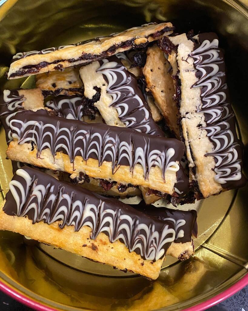 Week two technical done. Garibaldis. Not any of the variety of other names I’ve called them. Don’t know why I can’t remember the name of them. 

#gbbo #gbbobakealong #gbbotechnicalchallenge #garibaldi #prueleith instagr.am/p/CjfuOdpM1fp/