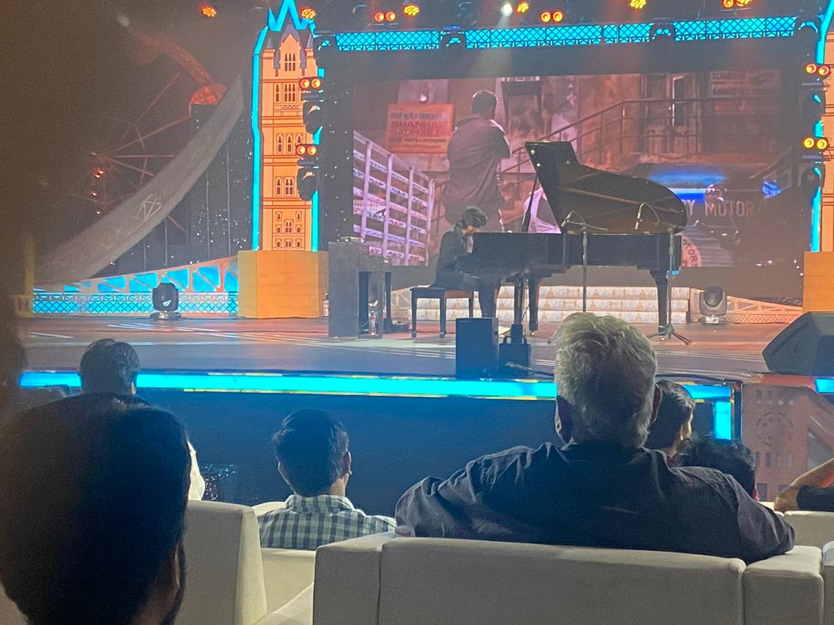 KollywoodCinima's tweet photo. #Prince #PrinceAudioLaunch Pic 09

#PrinceTrailer #PrinceOnOct21st #PrinceDiwali #SivaKartikeyan 

#KollywoodCinima @Siva_Kartikeyan @ShanthiTalkies @anudeepfilm @SVCLLP @maria_ryab @musicthaman @LokeshJey @SureshProdns https://t.co/zxqiBgdKqG