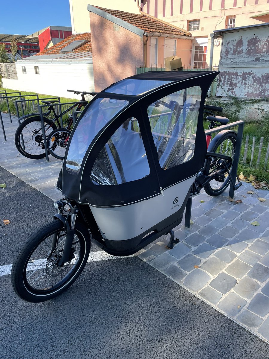 prieur_pa's tweet photo. Vivre sans voiture (ou presque) avec deux enfants en ville. Avec un #velocargo ça va m’aider 👍! #solutionvelo #sotteville #teamcargo #velo https://t.co/Sb7gamcTeG