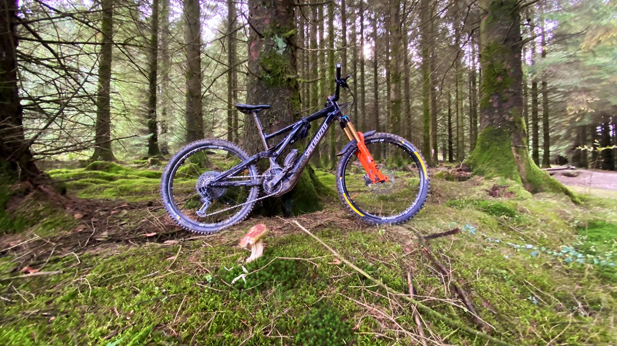 @brokenriders In the woods init! Out out 💯🤟 #mtbmecca