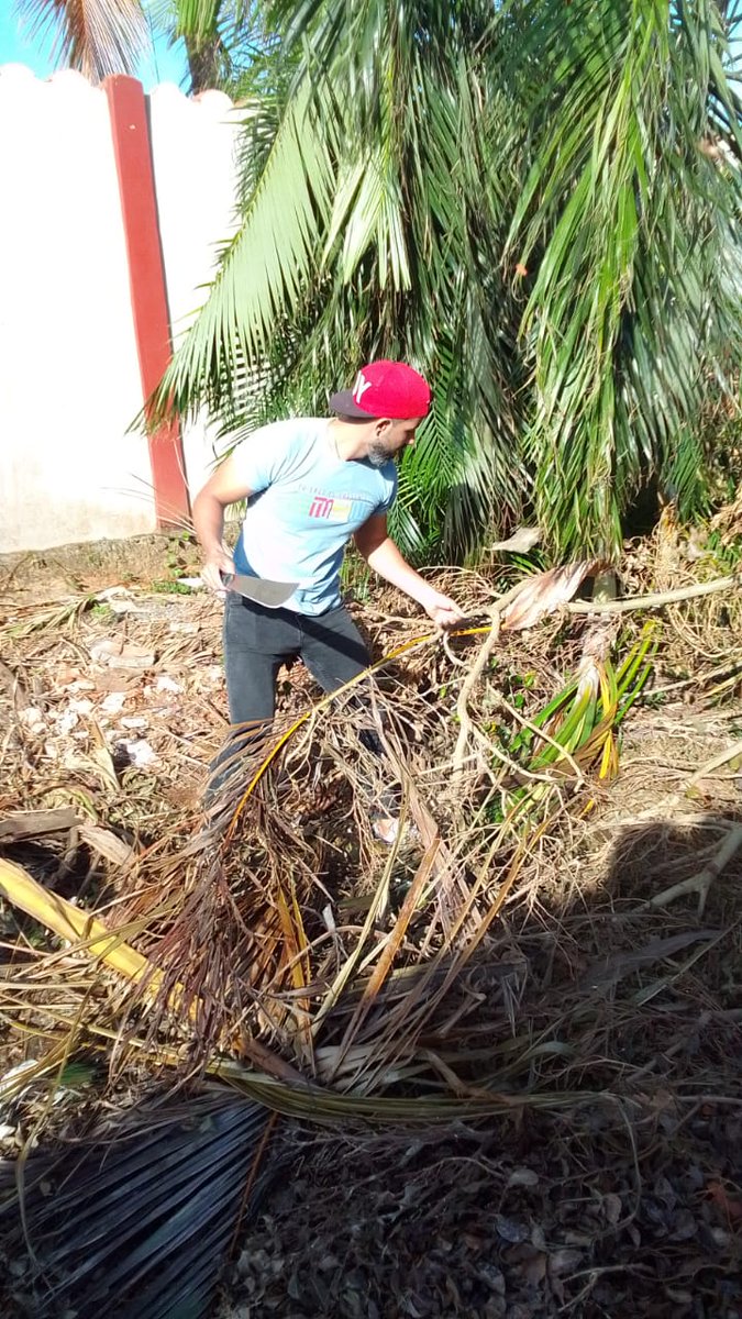 CIGBCuba's tweet photo. #CIGBenPinar - Comenzamos el domingo recogiendo escombros frente a una Clínica de Rehabilitación en Viñales. Ahora vamos a ayudar en el poblado Ancón #FuerzaViñales #FuerzaPinar https://t.co/lKCAptJJSN