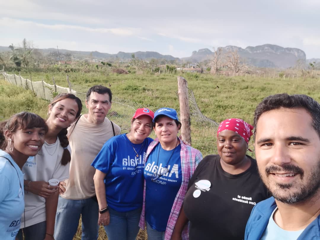 CIGBCuba's tweet photo. #CIGBenPinar - Comenzamos el domingo recogiendo escombros frente a una Clínica de Rehabilitación en Viñales. Ahora vamos a ayudar en el poblado Ancón #FuerzaViñales #FuerzaPinar https://t.co/lKCAptJJSN