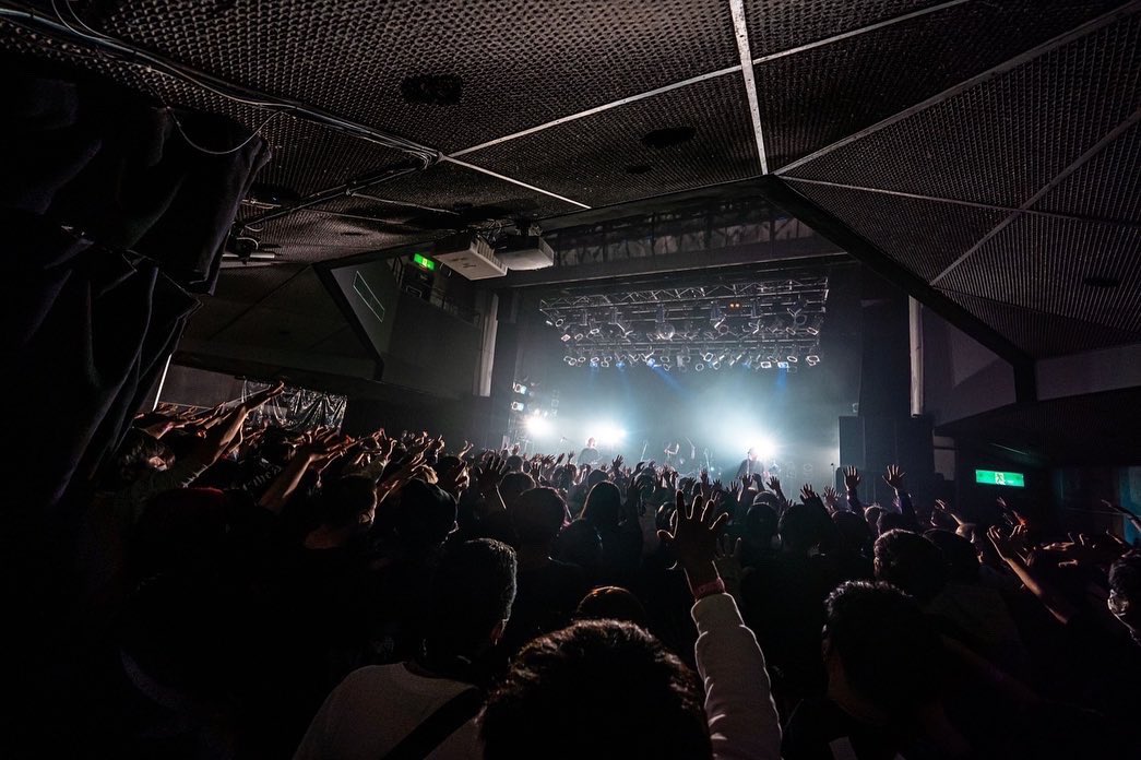 ysksbt3's tweet photo. O-WEST
DIE ON ROCK FEST
ありがとうございました!!
人いっぱいいてビビりました笑
みんな選んでくれてありがとう!明日も渋谷でかますんで遊びましょう!!
@sota_Graupel 最強でした!
📸 @K_ume_D
#mmd #makemyday #metal #ink #tattoo #band #tokyo #japan #esp #edwars #bass #bassist https://t.co/zw9BkpsowO