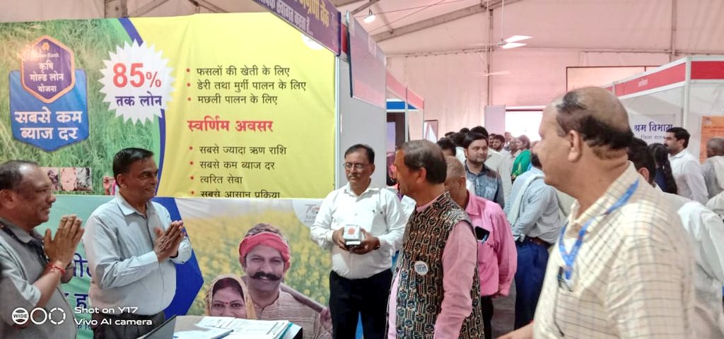 PRO_Satna's tweet photo. चित्रकूट में भारत रत्न नानाजी देशमुख की जयंती के अवसर पर आयोजित चार दिवसीय ग्रामोदय मेले में आए राज्य शासन की संस्कृति  मंत्री सुश्री उषा ठाकुर तथा उद्यम मंत्री श्री ओमप्रकाश सकलेचा ने मेला परिसर का भ्रमण कर विभागों द्वारा लगाए गए प्रदर्शनी स्टालों का अवलोकन किया। 

#JansamparkMP https://t.co/YUACCUjg6f