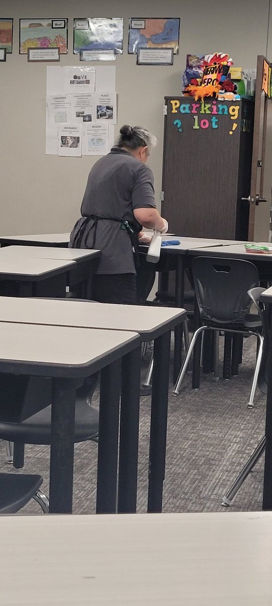 AmericaRainey's tweet photo. Thankful for this special lady, Sra. Laura. She does the evening cleaning at Oakwood Terrace. Always smiling and quick to offer encouragement. As she cleans, empties trash ;She asks about my day, we share life. A beautiful soul. Happy custodial day. @HEBISDpeople @ote_owls https://t.co/KPK6VPxUtb