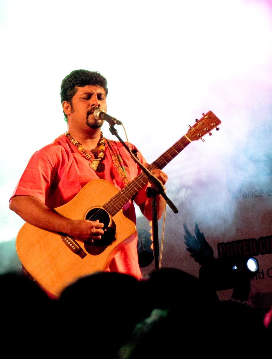 filmfare's tweet photo. Congratulations! 

The Filmfare Award for Best Playback Singer (Male) - Kannada goes to #RaghuDixit for #MaleyMaleyMaleye from #NinnaSanihake at the 67th #ParleFilmfareAwardsSouth 2022 with Kamar Film Factory. https://t.co/nMqmHwkkVw
