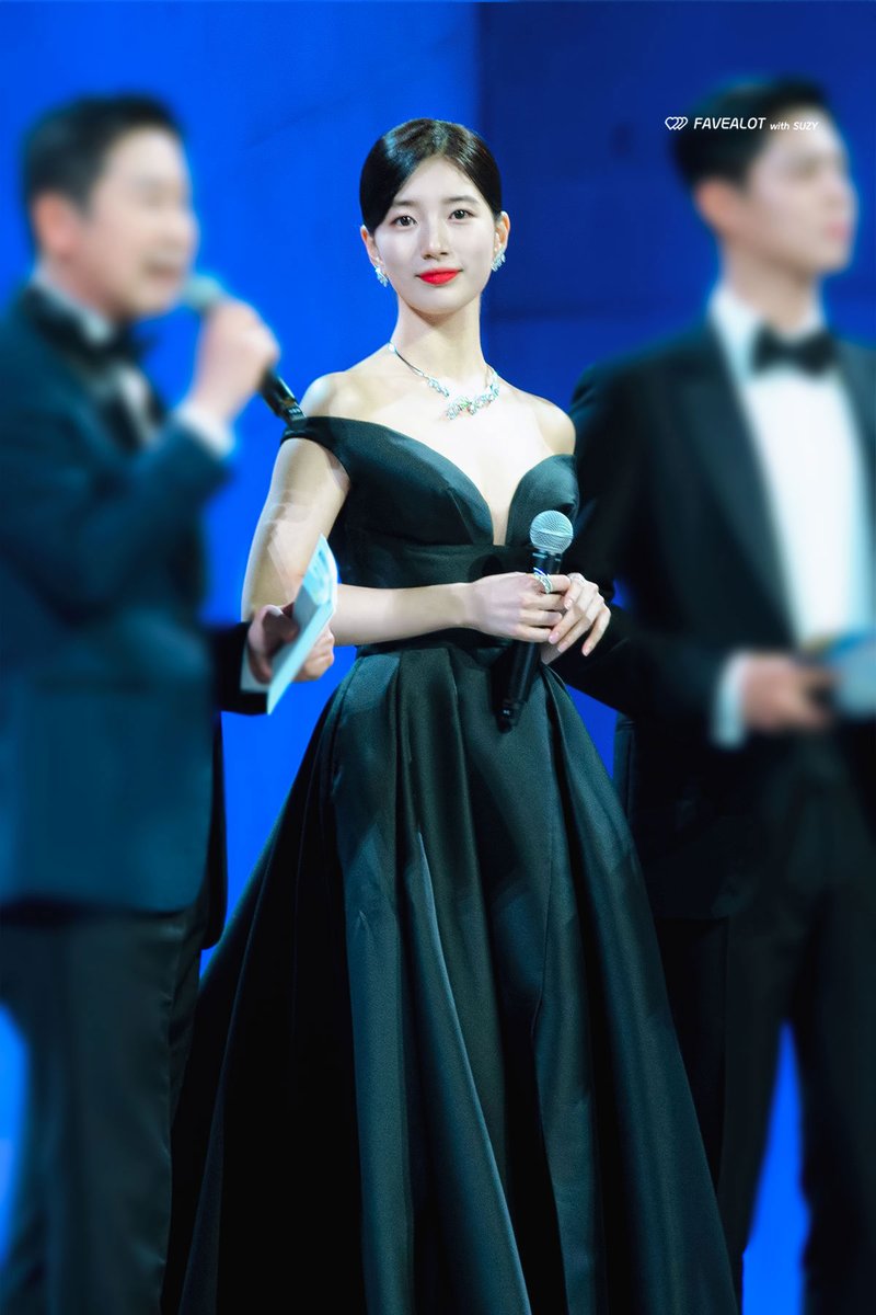 favealot1010's tweet photo. 우리 수지 생일축하해❤️❤️❤️

220506 제 58회 백상예술대상
#수지 #SUZY #HAPPYSUZYDAY https://t.co/RQU9nbzZL8