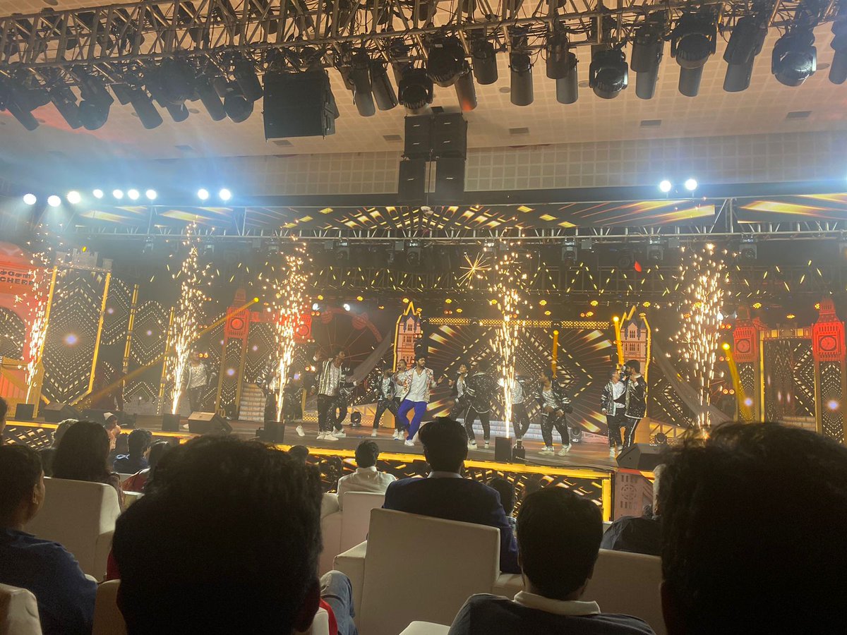 mdnews_tamil's tweet photo. #Prince #PrinceAudioLaunch Pic 08

#PrinceTrailer #PrinceOnOct21st #PrinceDiwali #SivaKartikeyan 

#KollywoodCinima @Siva_Kartikeyan @ShanthiTalkies @anudeepfilm @SVCLLP @maria_ryab @musicthaman @LokeshJey @SureshProdns https://t.co/V4doUq7ozF