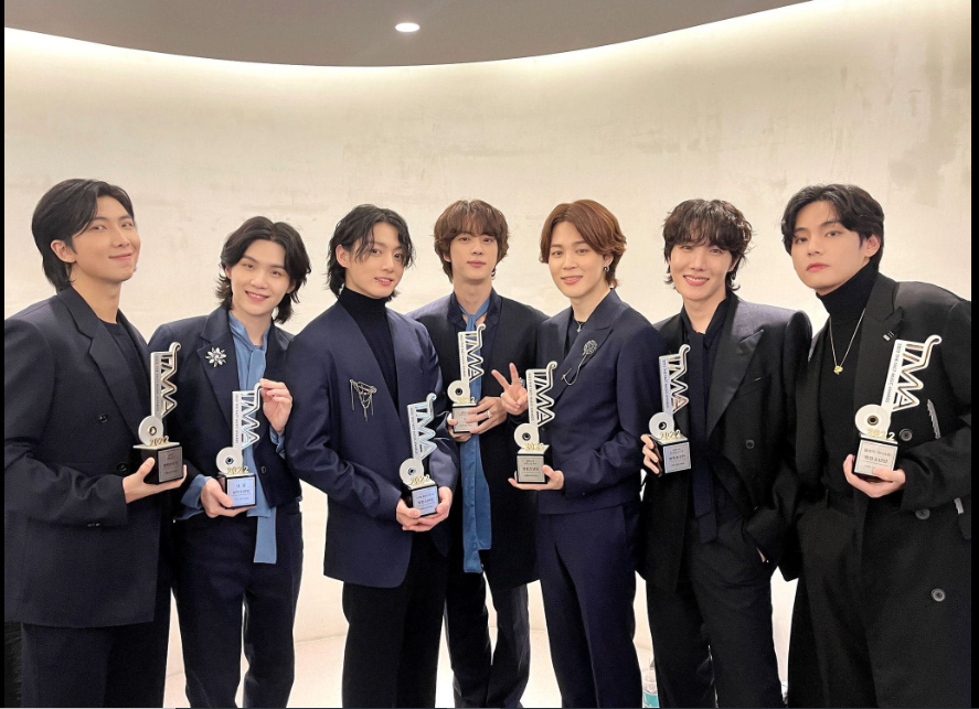 hienhan27's tweet photo. BTS forever peak💜🤟 https://t.co/dIudLf5iV5