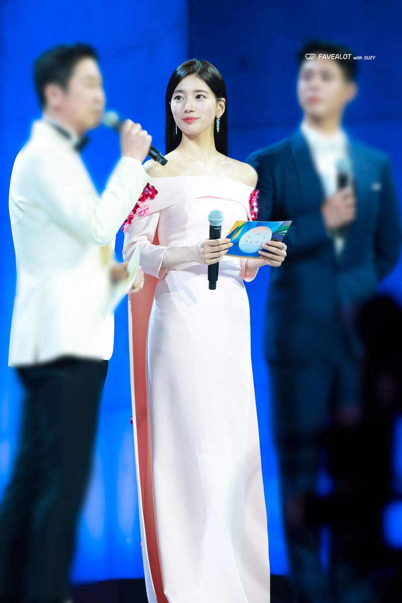 favealot1010's tweet photo. 네 장점이 뭔지 알아 바로 수지인거야

220506 제 58회 백상예술대상 
#수지 #SUZY #HAPPYSUZYDAY https://t.co/P5bjQucaVE