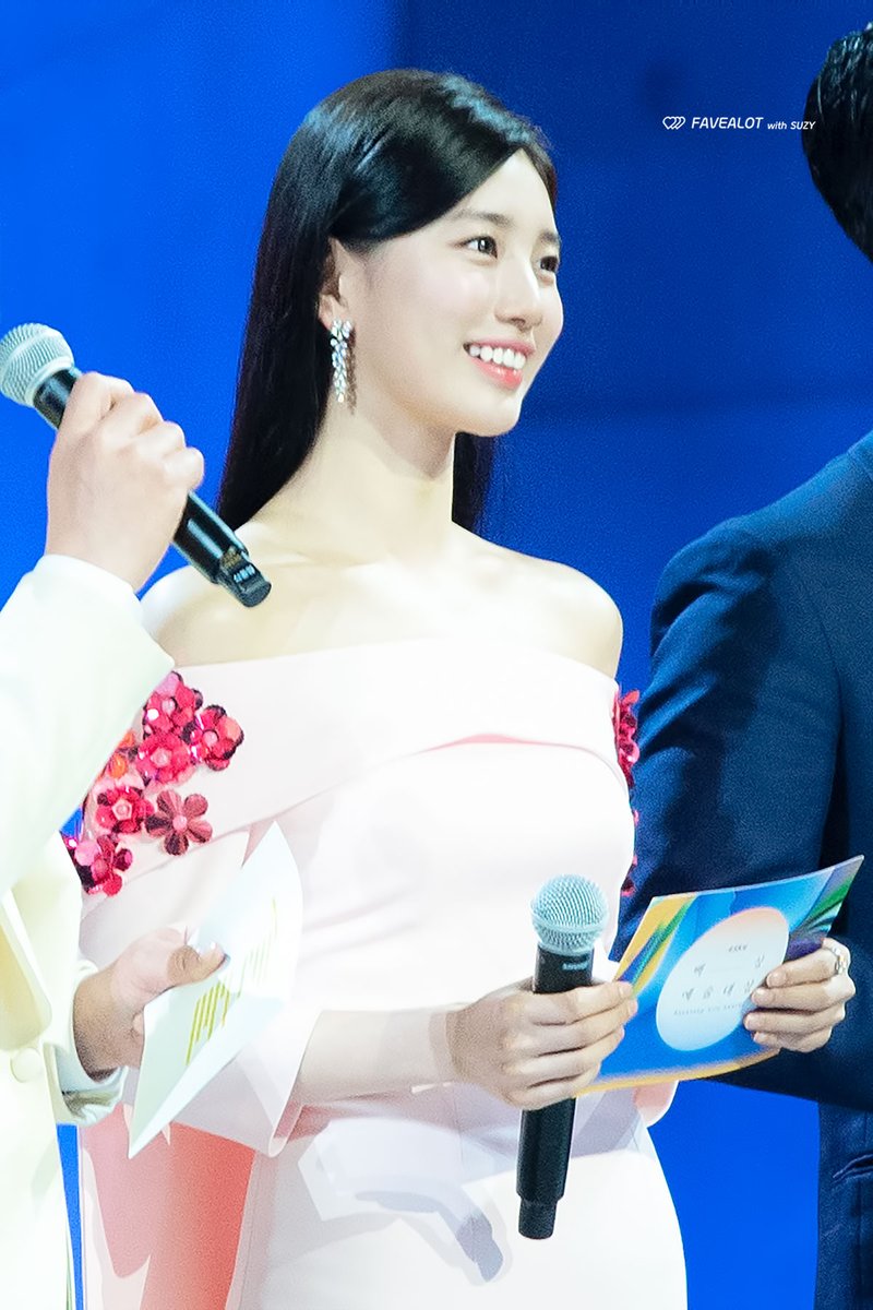 favealot1010's tweet photo. 네 장점이 뭔지 알아 바로 수지인거야

220506 제 58회 백상예술대상 
#수지 #SUZY #HAPPYSUZYDAY https://t.co/P5bjQucaVE