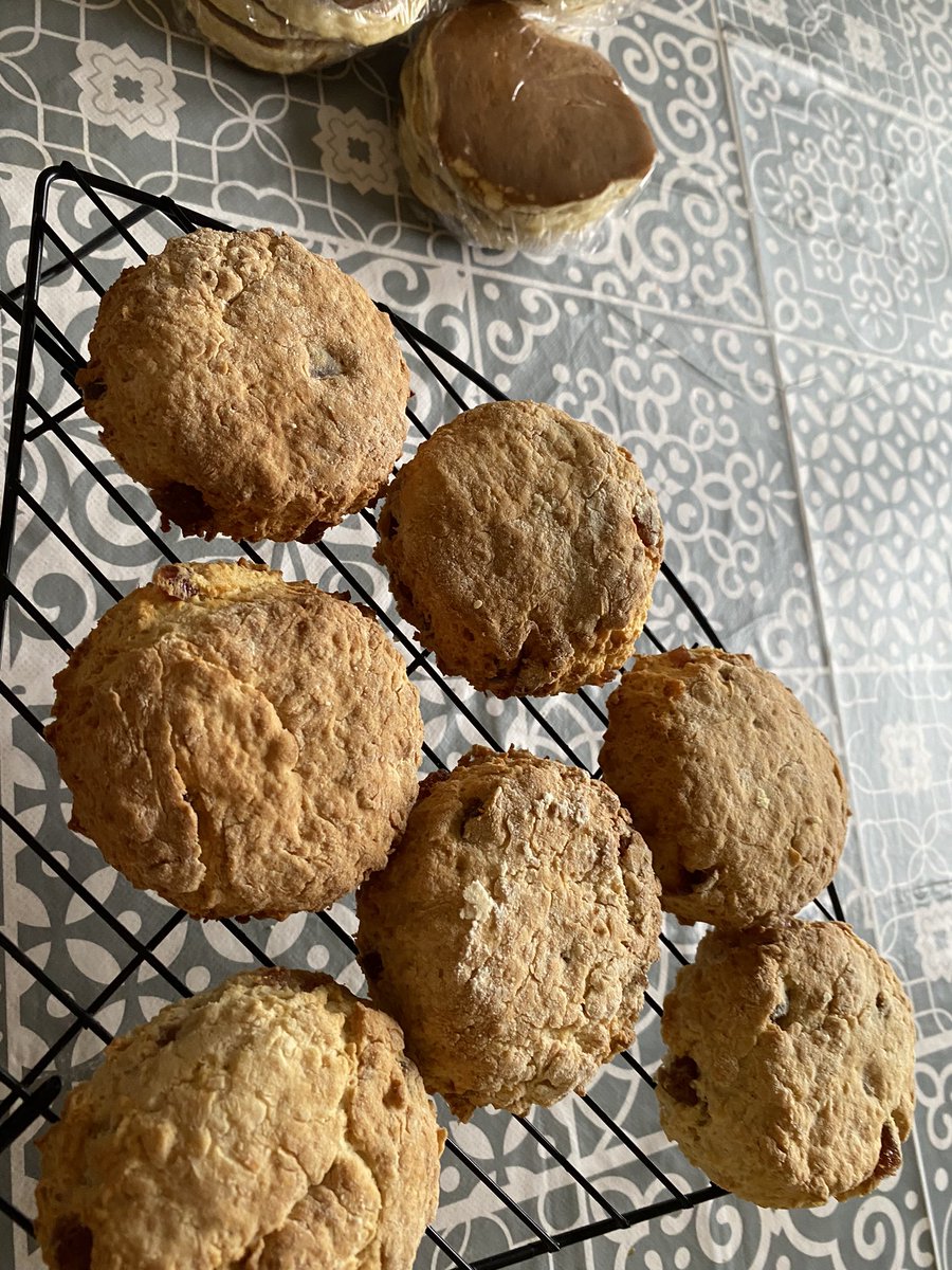 KirsteenCampbel's tweet photo. Another fab Sunday afternoon in my happy place. Lentil soup, spiced pumpkin soup, pancakes & cherry & coconut scones. Ham on now for dinner #homebakes #homemakes #NinjaKitchen https://t.co/TlI2FKaP8p