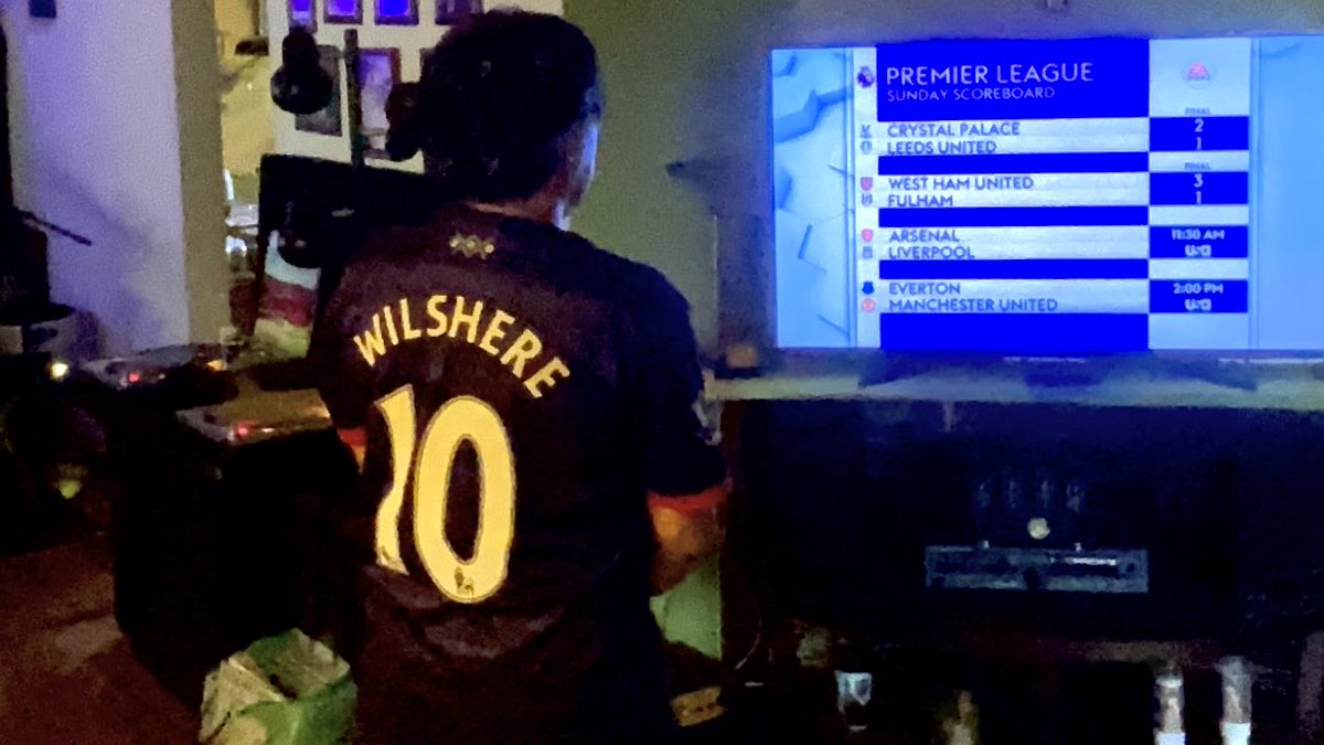 dbblas's tweet photo. 8:30 AM #ARSLIV waiting patiently in #SanDiego #COYG #MyPLMornings https://t.co/5ApxcwMiVg
