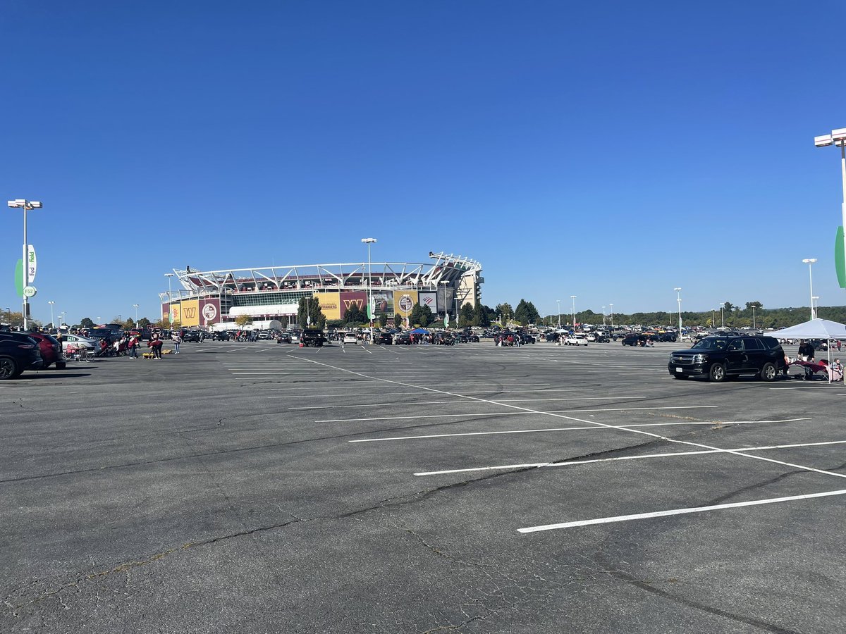 price_cade's tweet photo. @SheehanPodcast @kevinsheehanDC 2 hours till kick off tailgating is packed! HTTR https://t.co/Pl4OXN9xsD