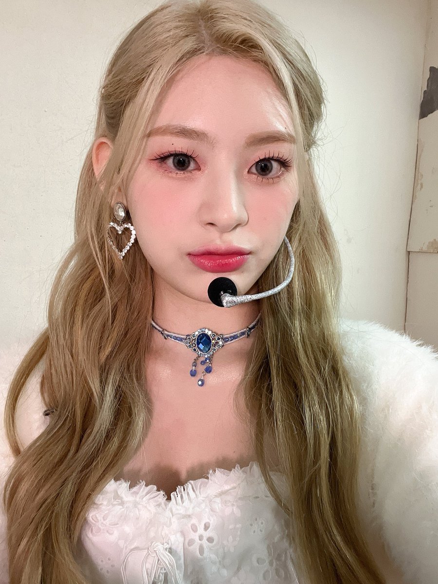 SEEUNSLOOK's tweet photo. princess seeun https://t.co/1SVJdc46PL
