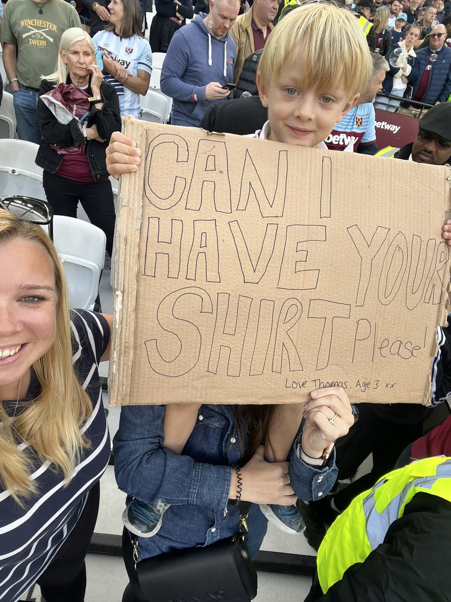 bethsemel's tweet photo. When all you want is @_JarrodBowen @_DeclanRice  or @Michailantonio ‘s shirt 😭 @WestHam #WHU https://t.co/oHZTSHq6md
