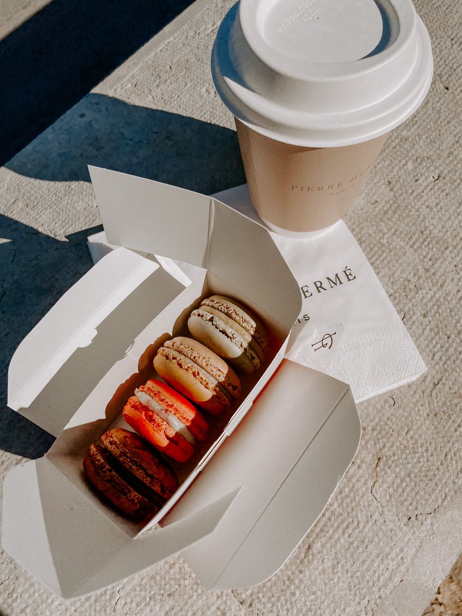 GFernandesTog's tweet photo. Well worth it. #paris #pierreherme #macaron #eiffel #weekendinParis https://t.co/uTQH4hbfMm