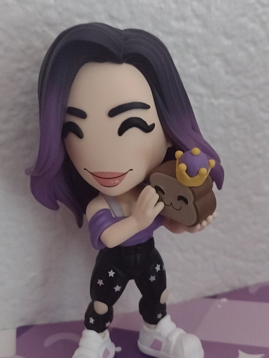 DistortAmi's tweet image. Take more queen
And yes I blocked out my face lol
#laurenzside #breadqueen #youtooz 
@LaurenzSide