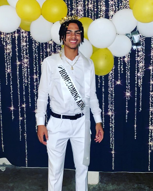 VHSPantherbball's tweet photo. Congratulations to our 2023 G Robert Friend as he was named Homecoming King this year! BIG TIME #PantherPride #PantherFamily #HoCoKing https://t.co/zGVn3TnPHL