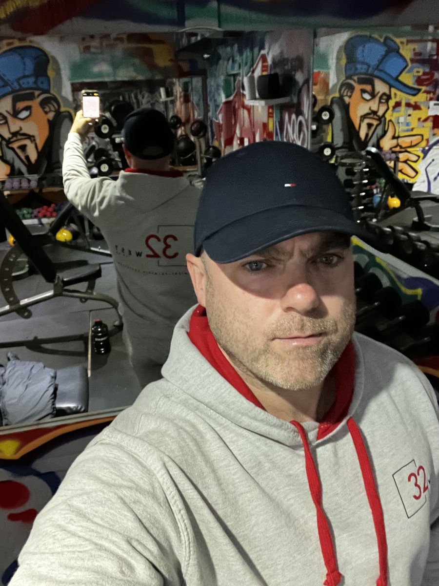 Never miss an opportunity to rep the ⁦<a href="/32WestLtd/">32West</a>⁩ merch!! #newprofilepic